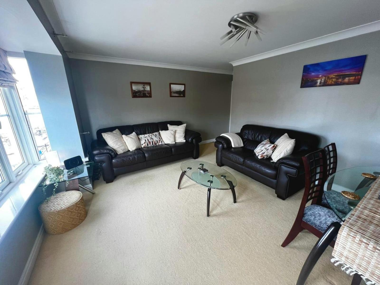 Majestic, Modern & Spacious Harbour-View Apartment With Parking Whitby Exterior foto