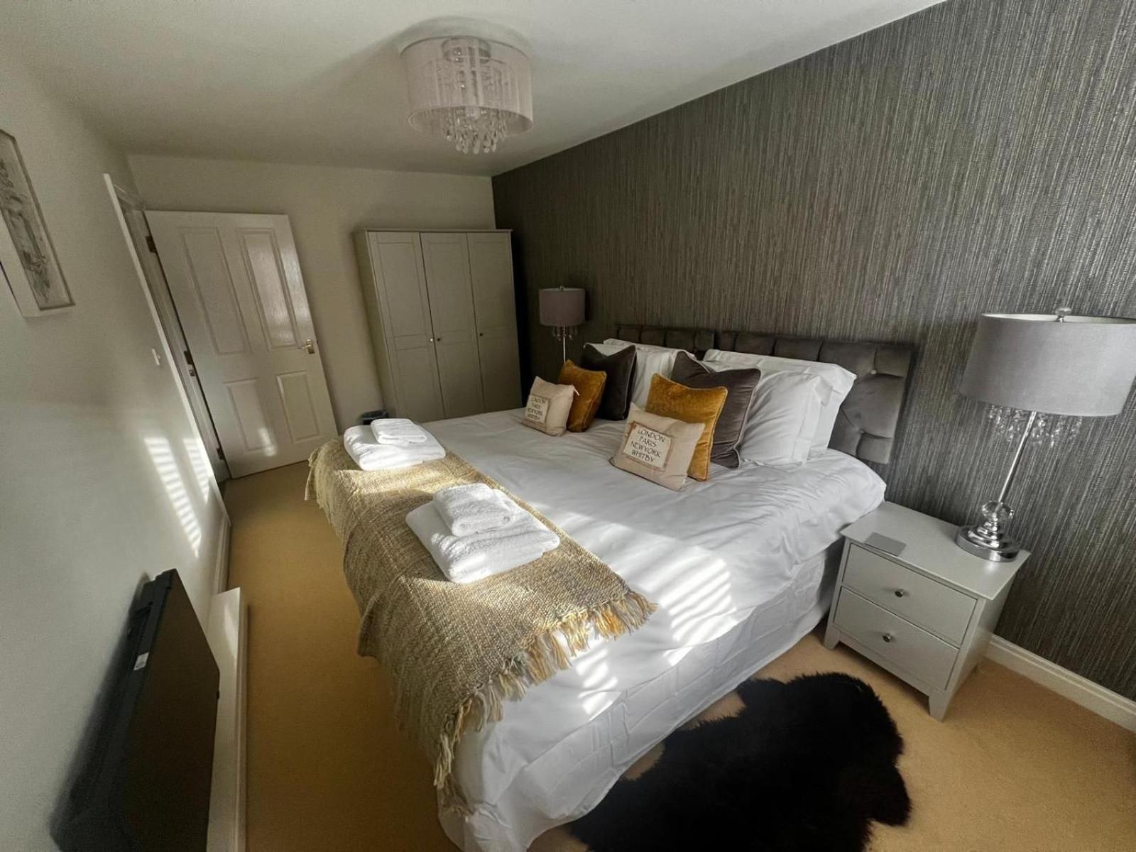 Majestic, Modern & Spacious Harbour-View Apartment With Parking Whitby Exterior foto